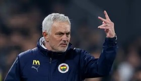 曼联换帅风波：阿莫林下课与巨额违约金挑战